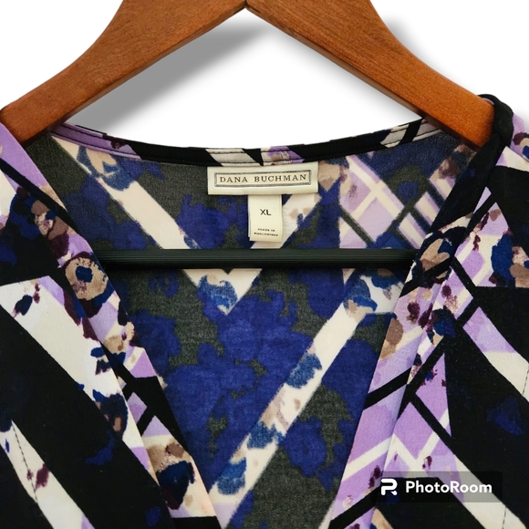 Dana Buckman XL Ladies V-neck Top - Picture 5 of 9